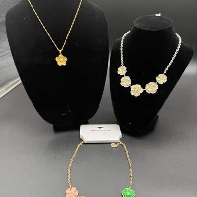 18kt Floral Lot Of Necklaces