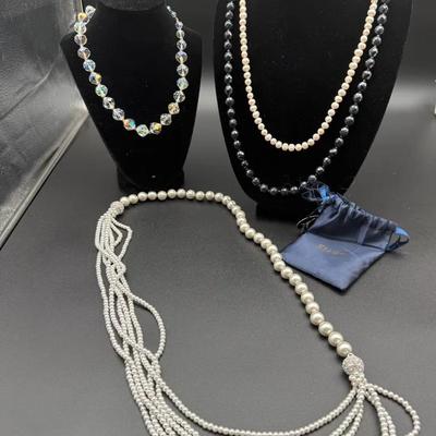 Vintage Cultured Lot Of Necklaces