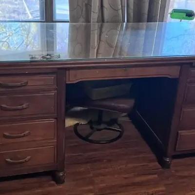 Wood Office Desk / Executive Desk with Glass Top 65x34x33