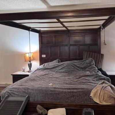 King Size Wood Bed Frame 89x79 – Mattress Not Included