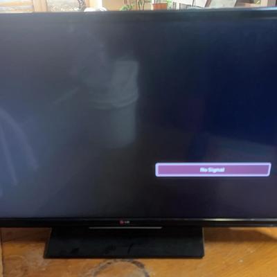 LG 32-Inch Flat Screen TV – Model 32LB520B