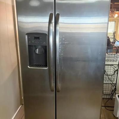 GE Side-by-Side Refrigerator with Ice & Water Dispenser – Model GSHS6LGBHSS