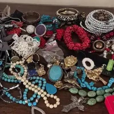 Costume Jewelry – Necklace, Bracelet