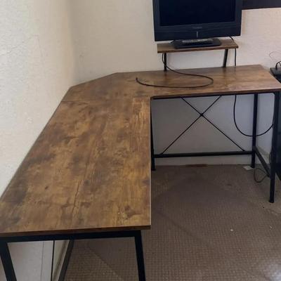 L-Shaped Computer Desk / Corner Writing Desk