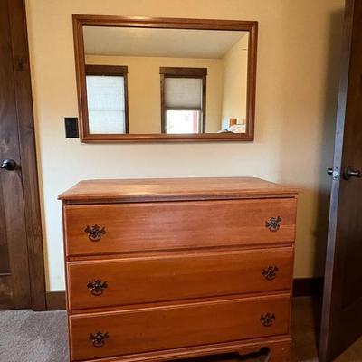 Maple 4 Drawer Dresser & Mirror 