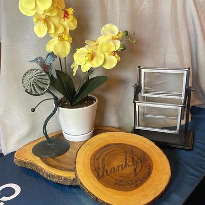 Home Decor Artificial Orchid Rotating Picture Display Rustic Wooden Decor 