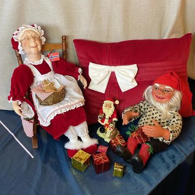 Vintage Christmas Figures and Decor 