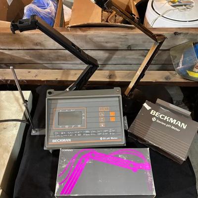 Beckman 32 pH Meter With 3 Articulated Test Tube Holders