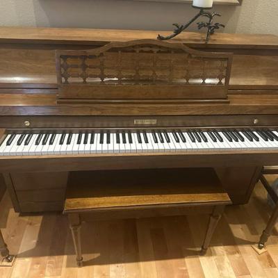 Baldwin piano