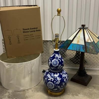 Jonathan Y Blue/White Table Lamp, Tiffany-Style Lamp & Extra Shade