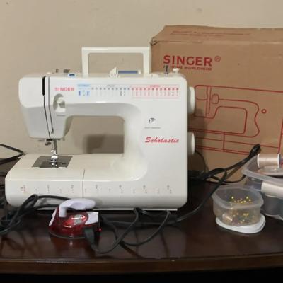 Singer Scholastic Sewing Machine with Accessories