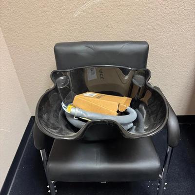 267: Professional Salon Chair / Shampoo Sink 