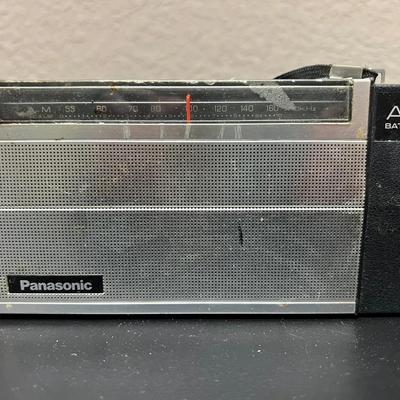 Lot 316: 11 Vintage AM/FM Portable Radios – Mixed Brands