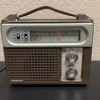Lot 310: Vintage Soundesign AM/FM Portable Radio – Model 2256B (1970s–Early 1980s)