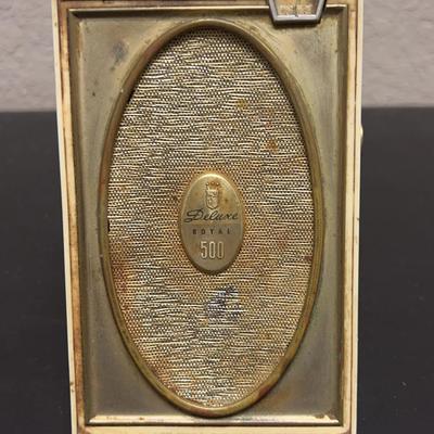 Lot 312: Vintage Zenith Royal 500 Deluxe Transistor Radio (1958–1962)