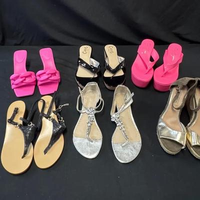 260: Women’s Casual Sandals 8/8.5 