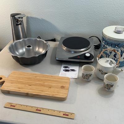 Misc Kitchen - Sunavo Hotplate, Bundt Pan, Kutaniware Teapot & Cups