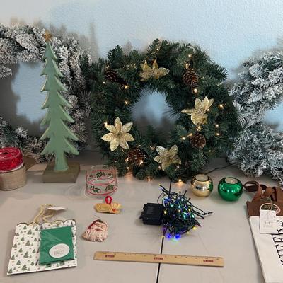 Christmas Lot - Light Up Wreath, Wind Up Nutcracker, Lights