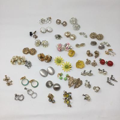 Vintage Clip On Earrings 