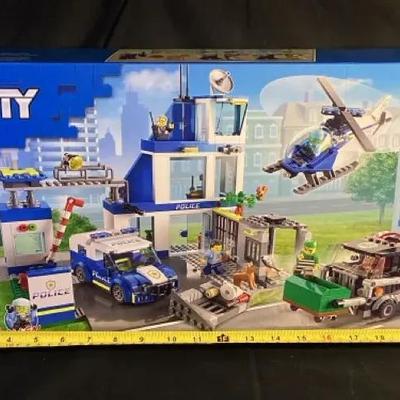 LEGO City Police Station Set 60316 668pcs New In Box