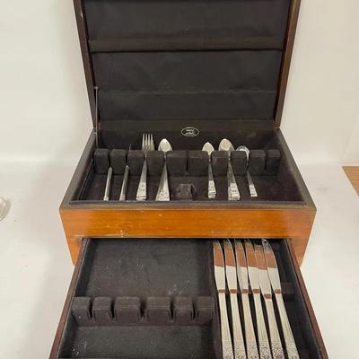“Community” Flatware and Case