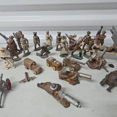 Lot of Vintage Metal Army Figures and Vehicles