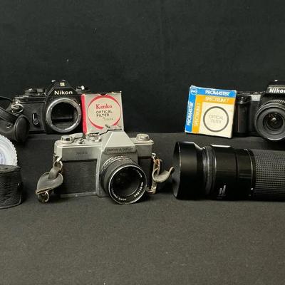 Lots Of Vintage Cameras 