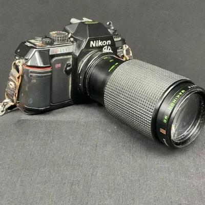 Nikon 2000 Camera With Zoom Lens