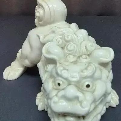 Ceramic statue of Chinese Foo Dog