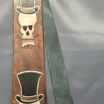 50" Leather Strap Guitar Strap With Two Skulls With Top Hats