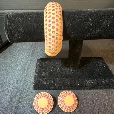 Rare Color Bakelite Clamper And Earrings 