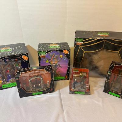Spooky Town Collection (6 Pieces)