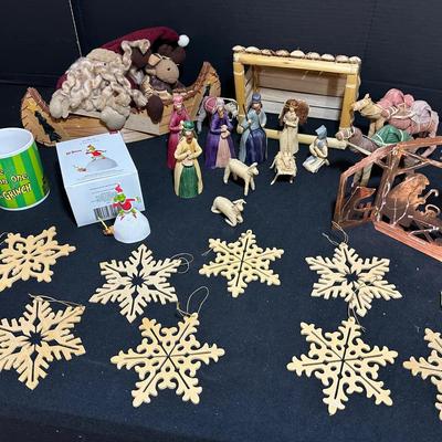 Christmas Items - Incl Straw Nativity And Copper Nativity