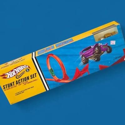 Hot Wheels Classics Stunt Action Set