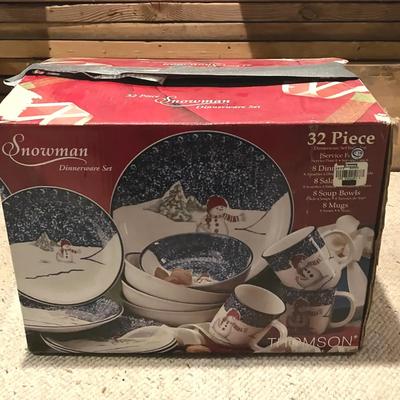 32 Piece Snowman Dinnerware Set 