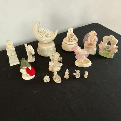 Lot Of Snowbabies Figurines