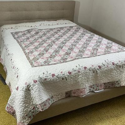 Bed Frame With Mattress And Quilt 