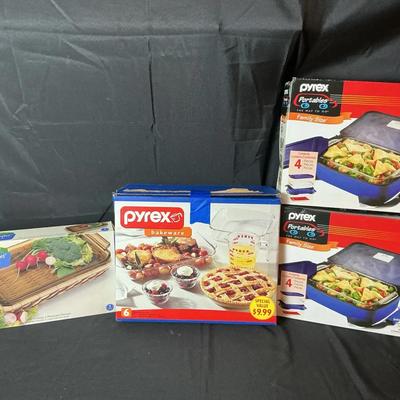 Pyrex Portables & Bakeware Lot with Basket Buffet Dish