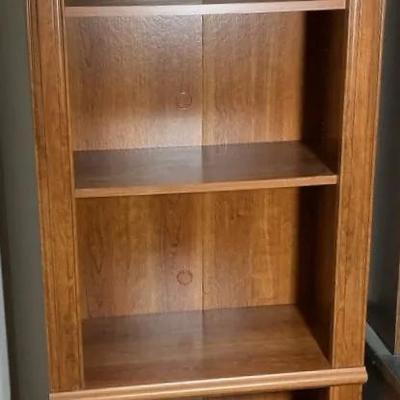 Light Wooden Bookshelf 