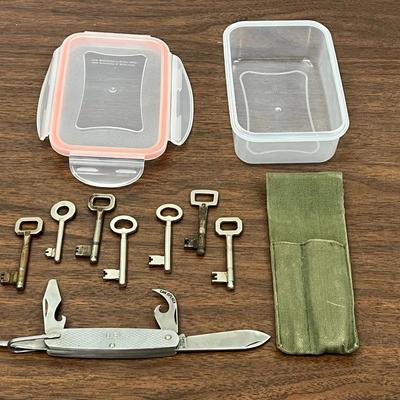 Vintage Keys And 1978 Camillus US Army Pocket Knife 