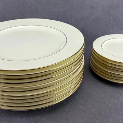 Pfaltzgraff - Royale Porcelain Bone Chine Dinner & Bread Plate Set