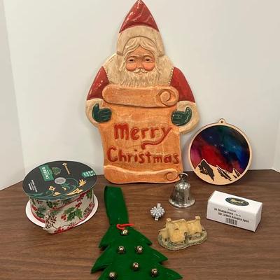 Lot - Christmas Items - Yeomans Farmhouse by David Winter