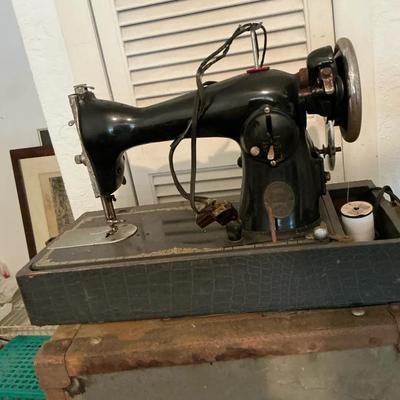 Windsor De Luxe Sewing Machine Made In Japan