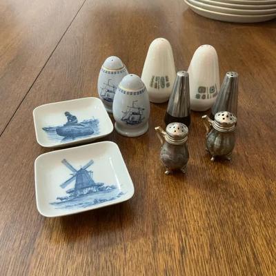MCM Period Salt Shakers