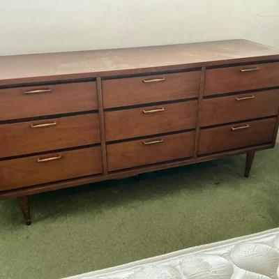 Bassett 9-Drawer Dresser