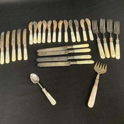 Antique Landers Frary & Clark Cutlery Set And EPNS Spoon With Mother Of Pearl Handles 