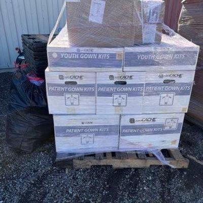 80018 • patient gowns and maxi pads