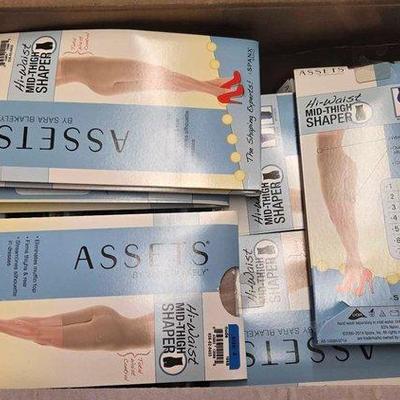 6076 • assets by sara blakely hi waist mid thigh shaper spanx