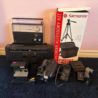 8166 • stereos, camera, and camcorder with accessory kit