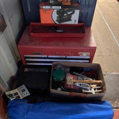 8134 • homak toolbox, black & decker finishing sander, bench vise